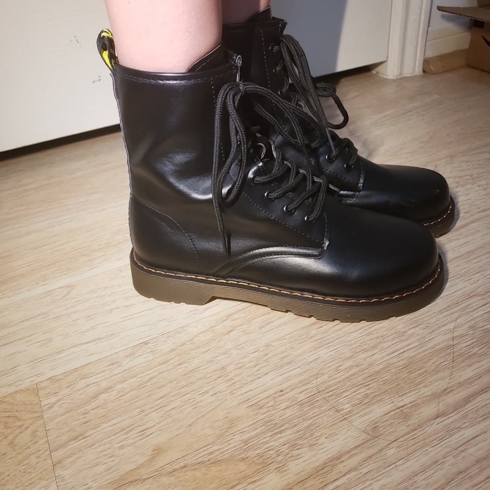 Cute boots - Picture 3 of 4